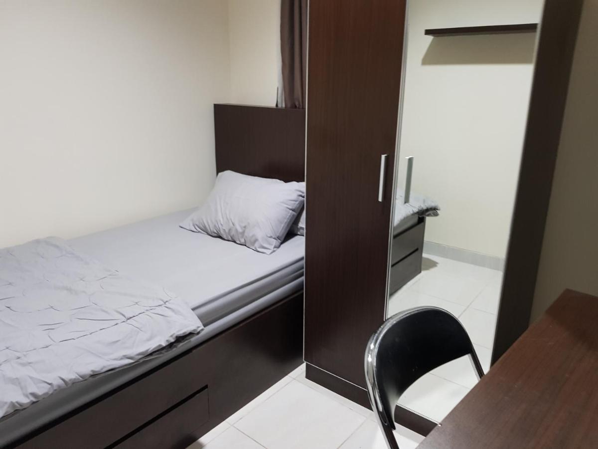 Aloha Guest House - 1 Male Only Tangerang Exterior foto