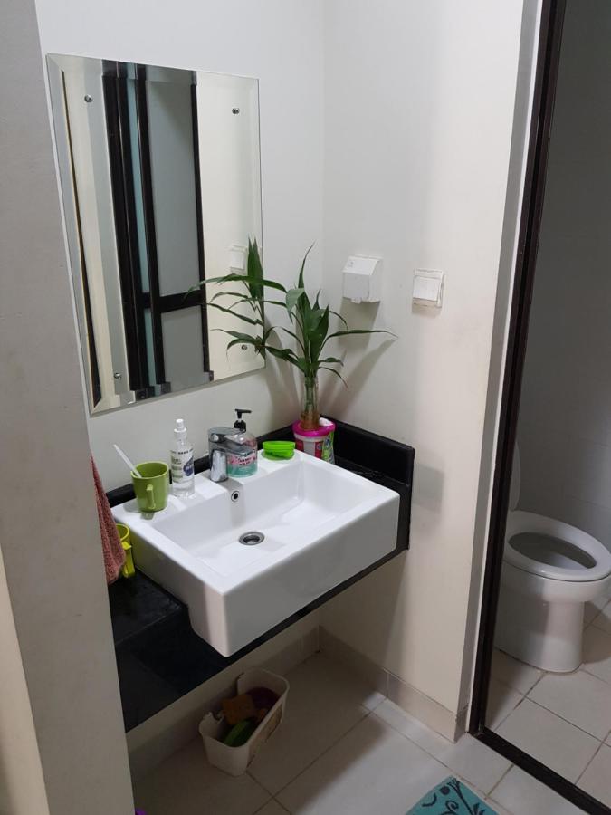 Aloha Guest House - 1 Male Only Tangerang Exterior foto